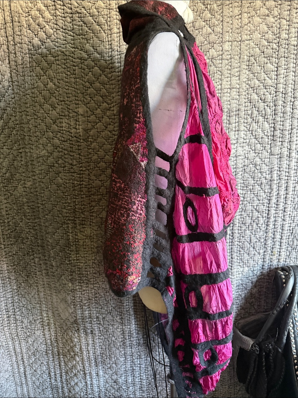 Hand Crafted Pink & Black Hooded Draped Cape 100%Painting silk and 100%wool - Picture 3 of 12